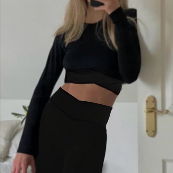 Halara women’s size small cloud ful crop top, black new with tags - Picture 3 of 12